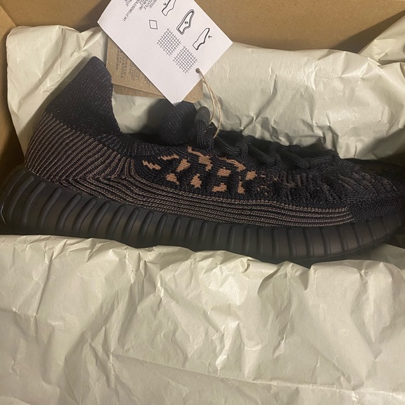 YZY 350 V2 CMPCT in “carbon” - Picture 2 of 4